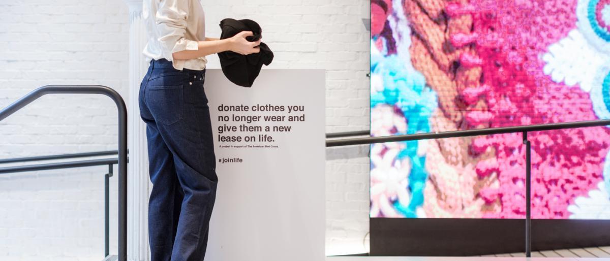 Girl donating clothes- Inditex