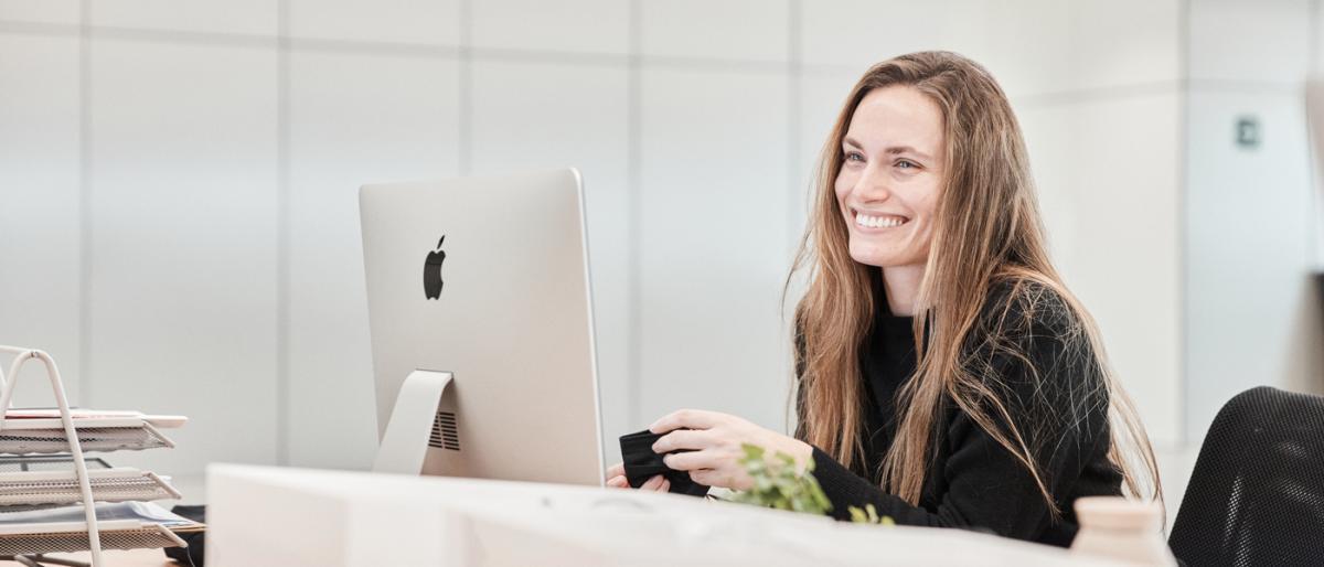 Woman smiling at computer- Inditex