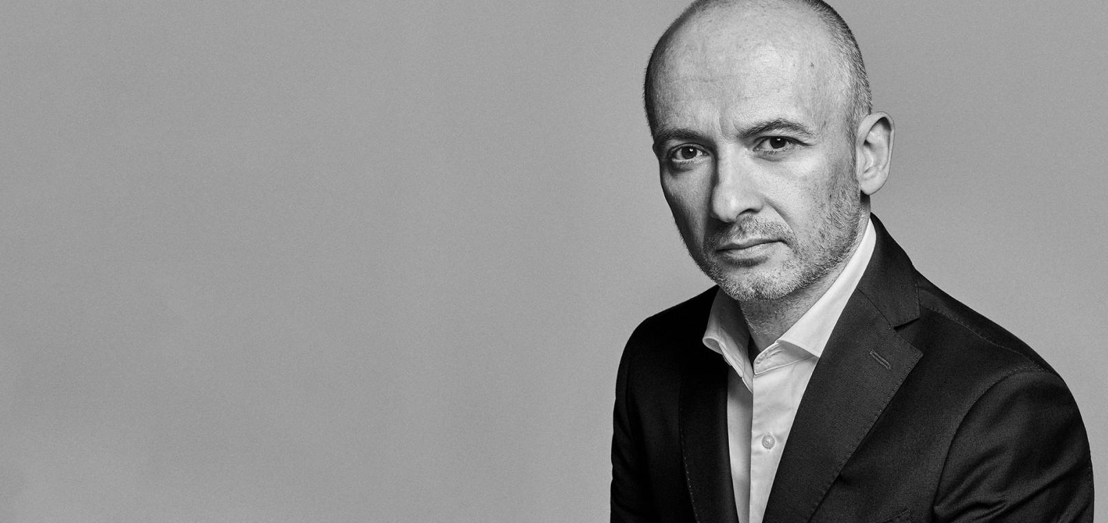 Óscar García Maceiras, CEO of Inditex, in black and white